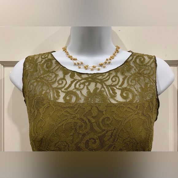 Tiny gold balls on a delicate string necklace and bracelet - Picture 3 of 11